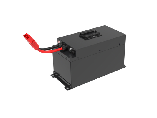 Tecnología LiFePo4 de 51,2 V y 150 Ah para máxima carga y kilometraje. Soporta operaciones logísticas exigentes.